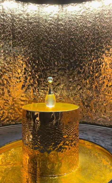 Cascade de parfum J'adore